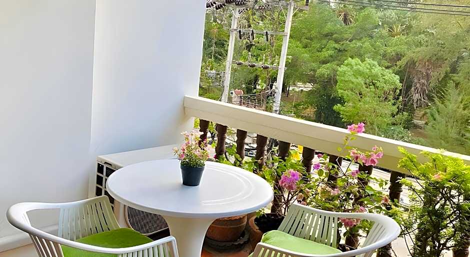 Surin Bay Inn (East Sun Properties Co., Ltd.)
