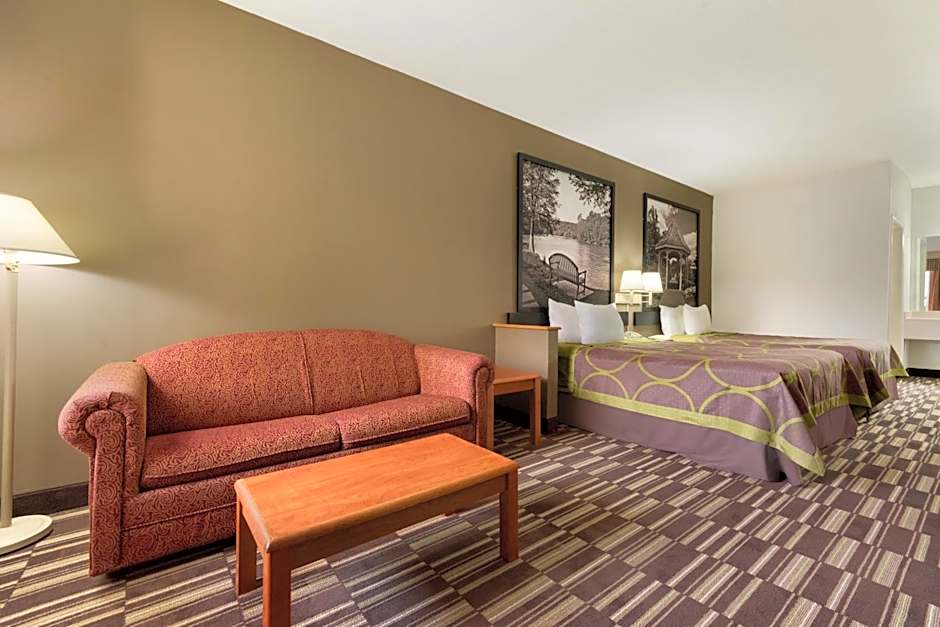 Super 8 by Wyndham Chatsworth/Dalton