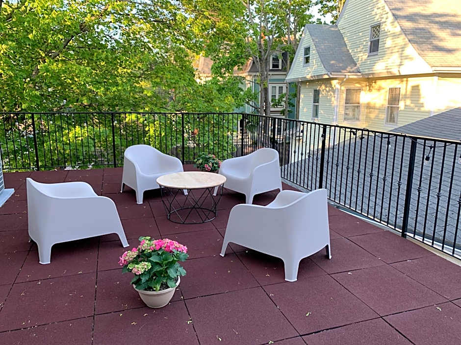 The Inn at Newton Highlands
