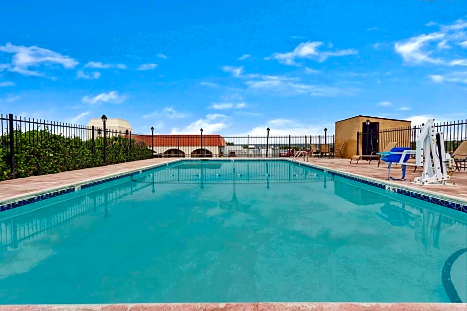 Days Inn & Suites by Wyndham Santa Rosa, NM