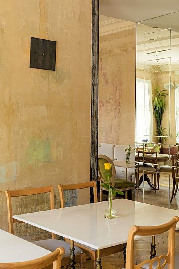 Unfound Door - Design Hotel