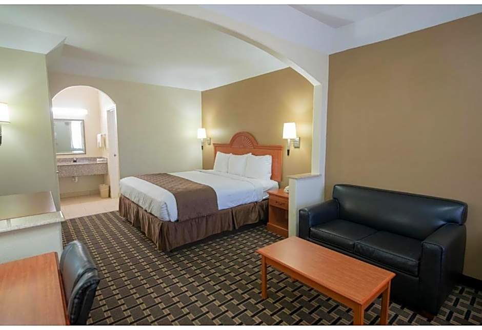 Photo 1 of 7 of 1 King Bed | Mobil Access Tub Nsmk Micfridg