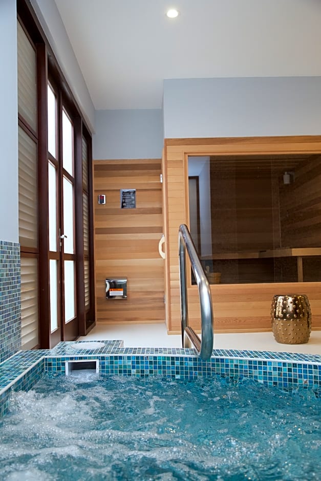 Floris Suite Hotel-Spa and beach Club
