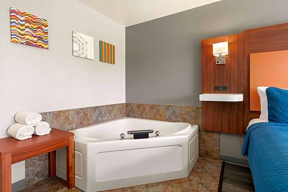 Travelodge by Wyndham Depoe Bay