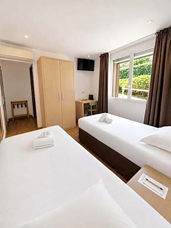 Economy Twin Room - Street Level