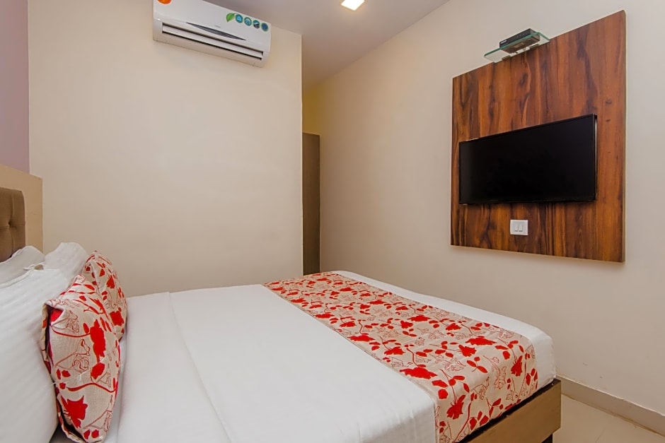 Super Hotel O Golden Nest Near Chhatrapati Shivaji International Airport