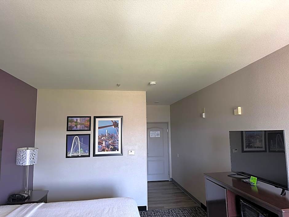 La Quinta Inn & Suites by Wyndham DFW Airport West - Euless