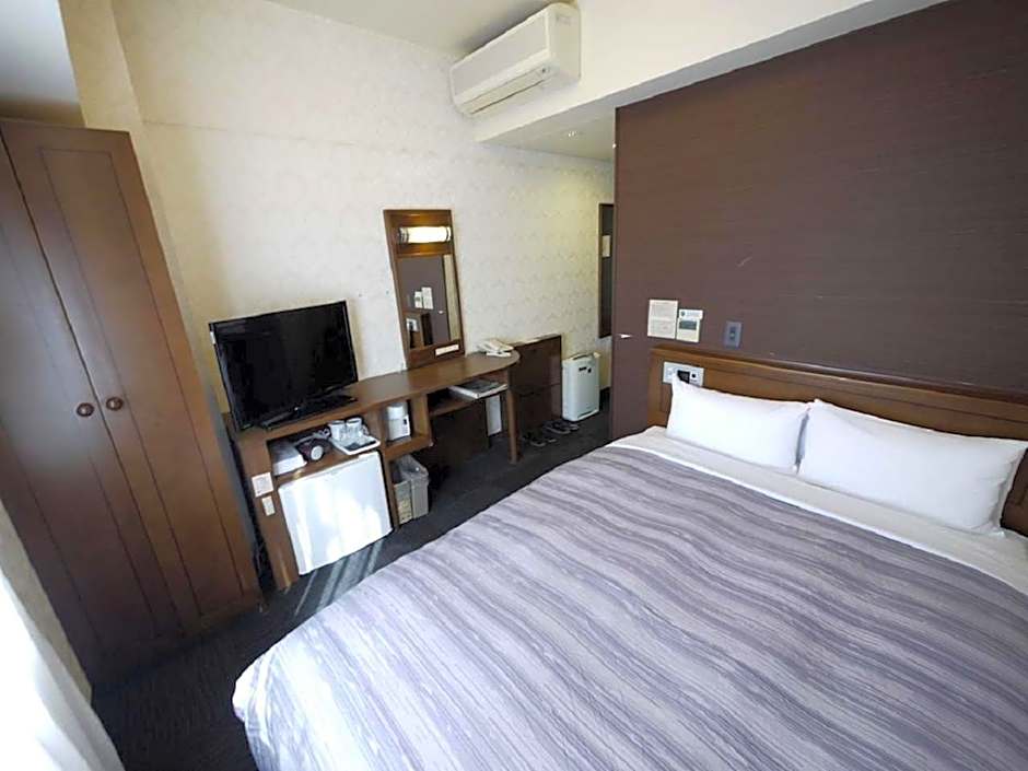 Photo 1 of 10 of 1 Double Bed, Smoking
