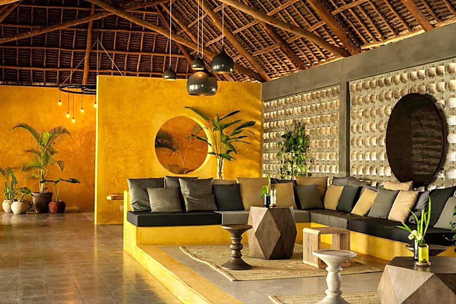 Casa Beach Hotel "Casa Del Mar"