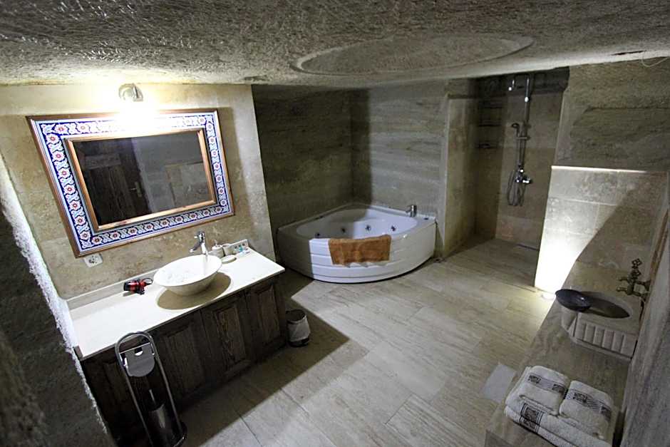 Family Cave Suite Hotel