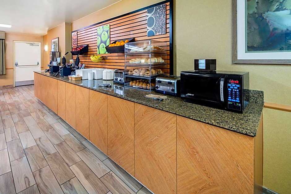 La Quinta Inn & Suites by Wyndham Irvine Spectrum
