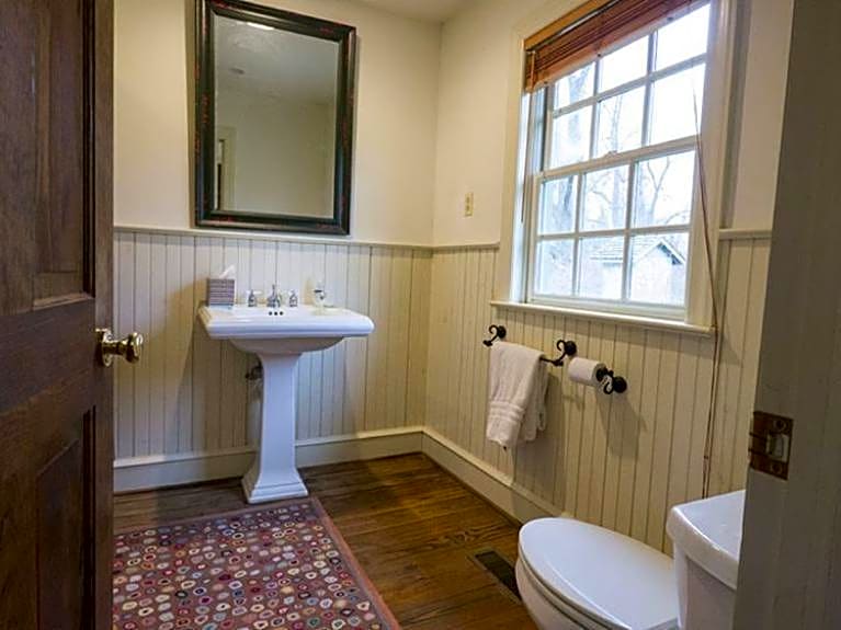 The Buck School Inn