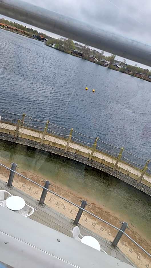 Luxury caravan and Tattershall lakes with private hot tub and WiFi