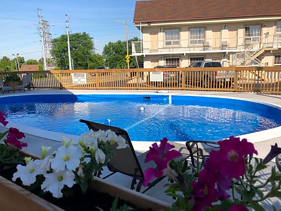 Knights Inn By The Falls