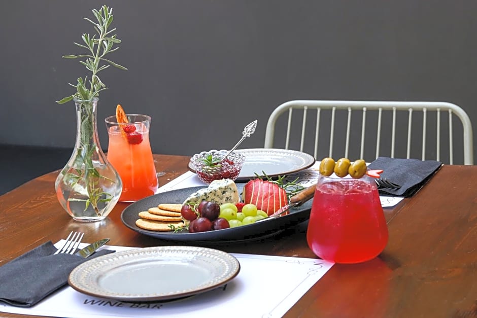 Oinou Strata - Adults Only