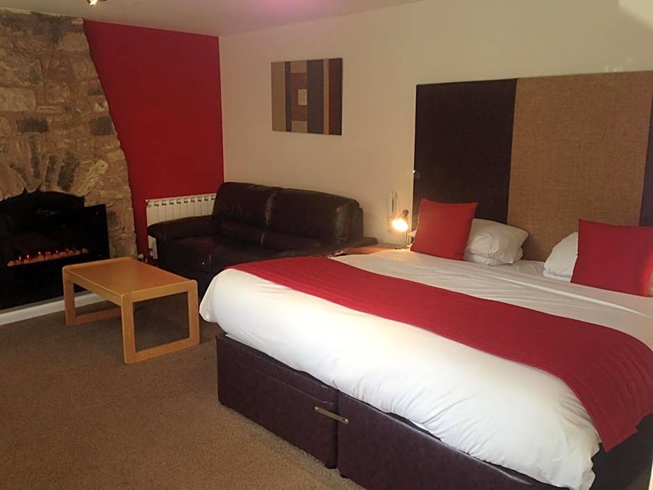 Aberdour Hotel, Stables Rooms & Beer Garden