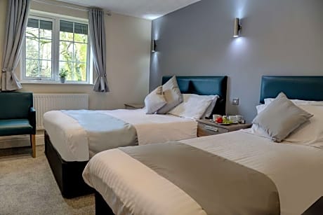 Standard Family Room with 1 Double and 1 Twin Bed and Sofa Bed - Non-Smoking