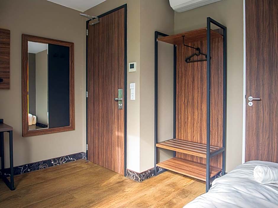 Amsterdam Lake Hotel