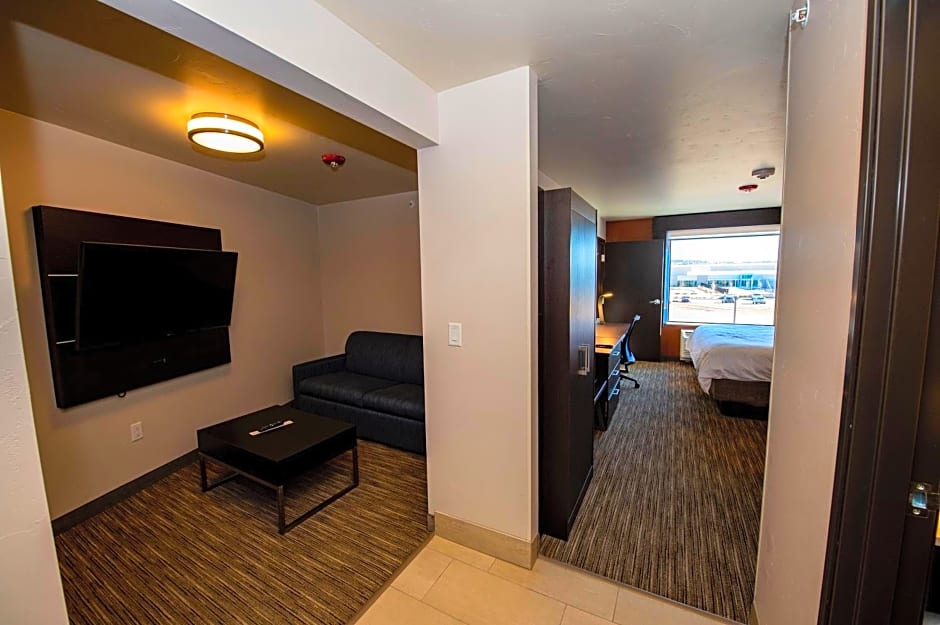 Holiday Inn Express & Suites - Colorado Springs AFA Northgate, an IHG Hotel