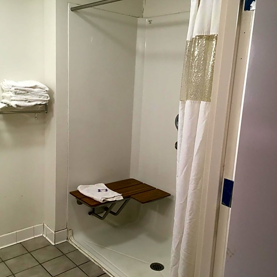 President Inn & Suites