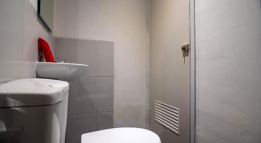 RedDoorz near Taman Rejomulyo