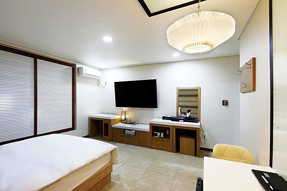 White Tourist Hotel