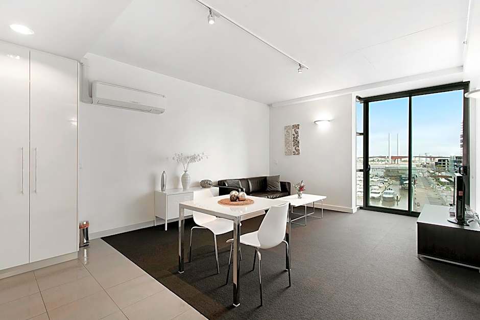 City Harbour Apartments