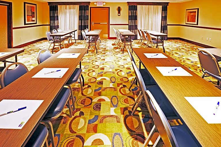 Holiday Inn Express and Suites Hotel - Pauls Valley By IHG