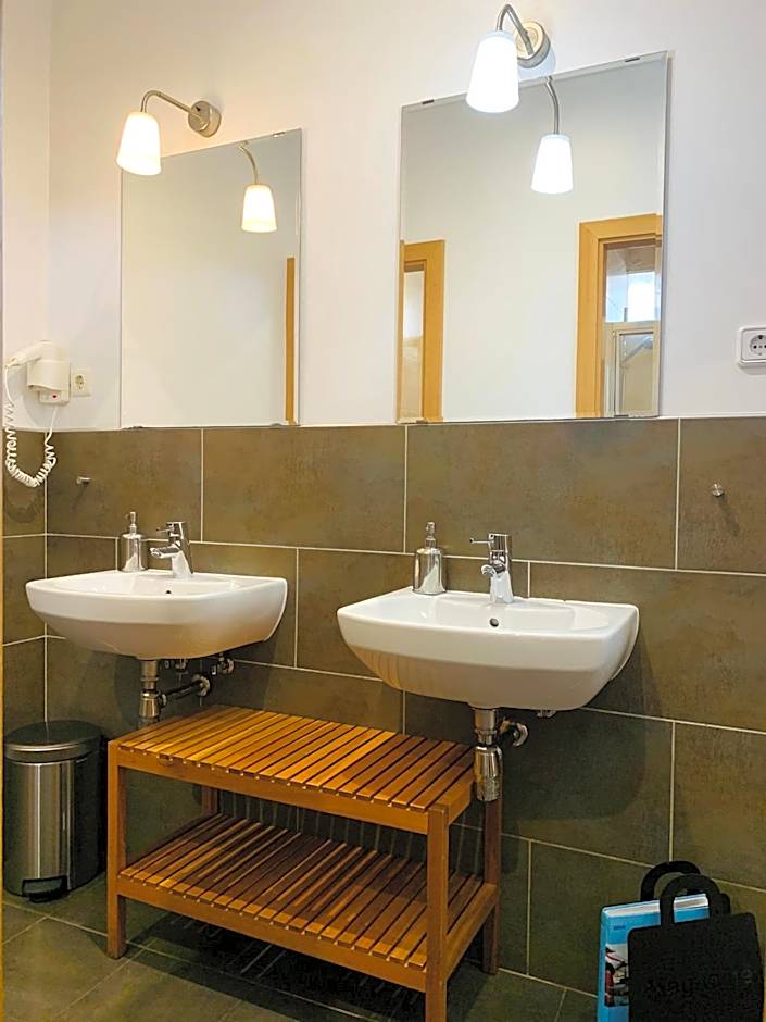 Super Balmes Guest House