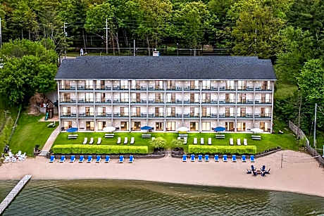Beachfront Hotel Houghton Lake