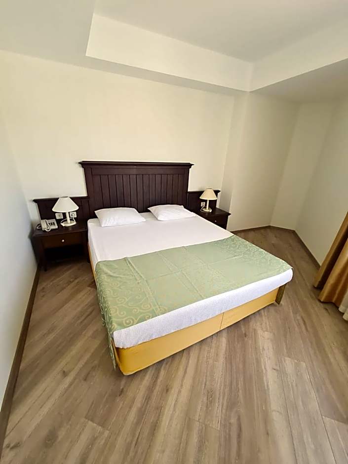 Side Palm D'or Hotel