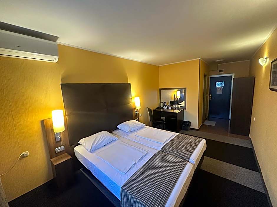 Formula 1 Motel