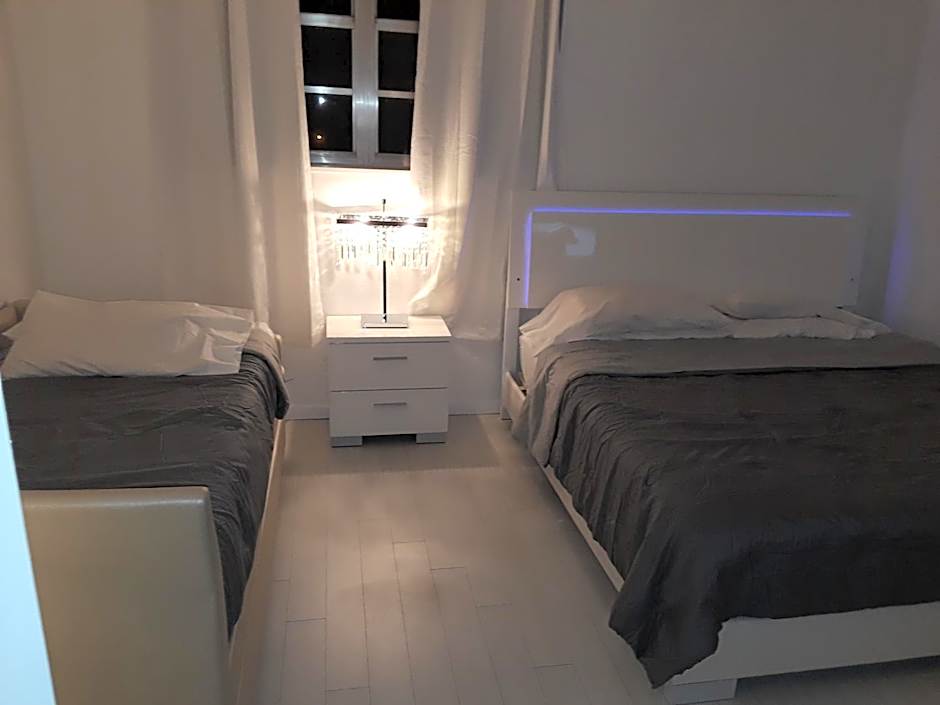 Tides Apt on Hollywood Beach