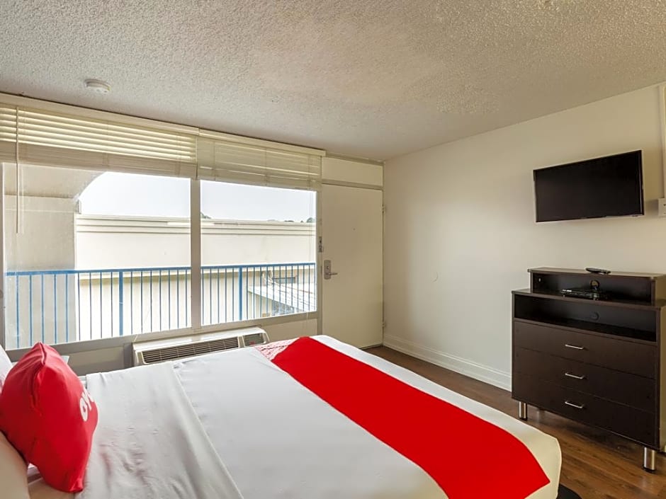 Travelodge by Wyndham Baton Rouge East