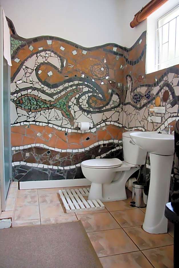 Izimbali Lodge and Restaurant