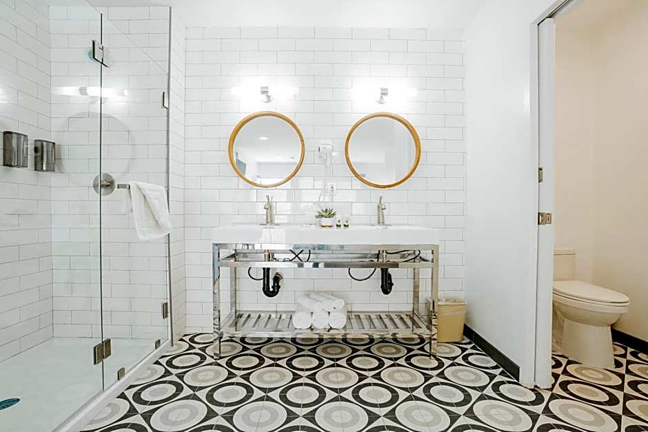 The Belmont Shore Inn