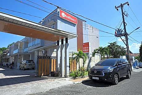 RedDoorz near Alun Alun Cilacap