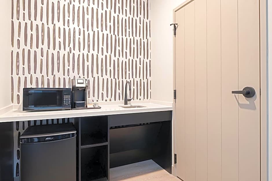Atwell Suites Kansas City Airport By IHG