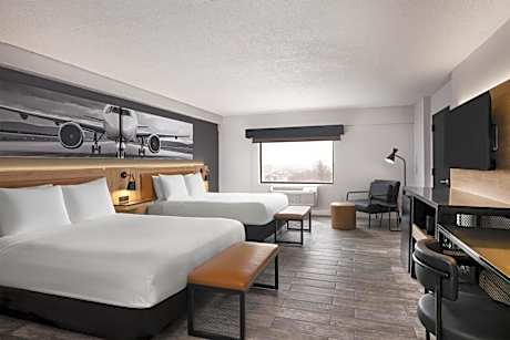 Queen Room with Two Queen Beds and City View - Non-Smoking