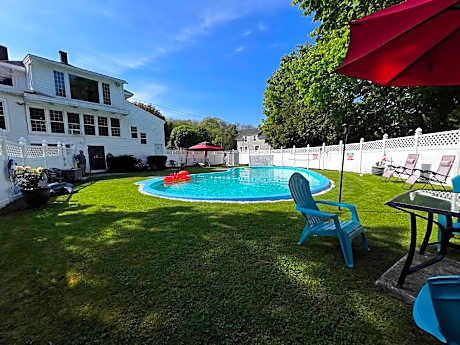 Claddagh Motel & Suites