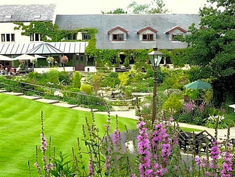 Gibbon Bridge Hotel
