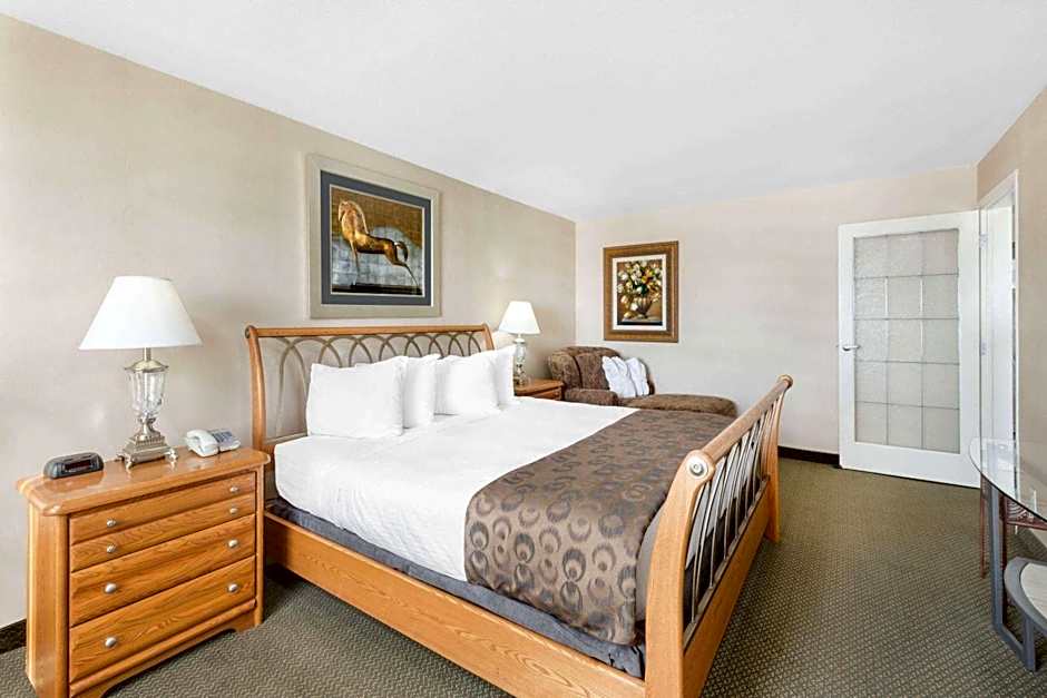 Ramada by Wyndham Clairmont/Grande Prairie