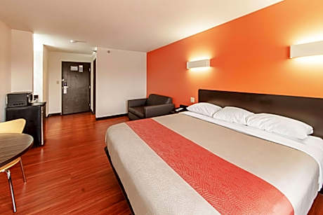 1 King Bed | Non-Smoking, Micfridge, Sofa-Bed