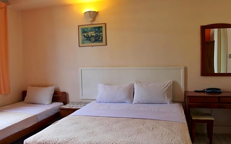 Victoria Hotel And Hostel