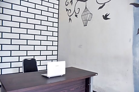 RedDoorz Plus near Malang Town Square