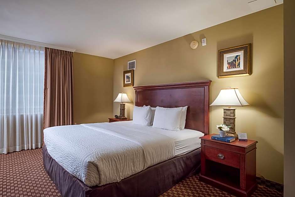 Clarion Collection Arlington Court Suites Hotel
