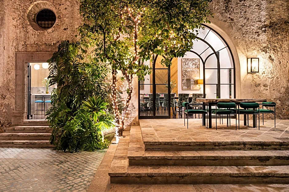 Villa Garita, 6BR Designer Villa with Heated Pool in Centro