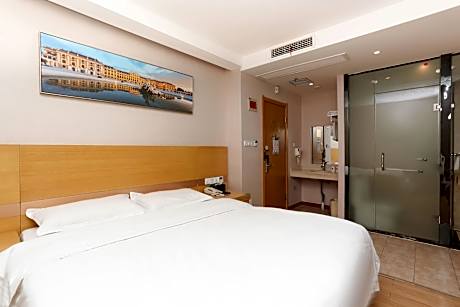 GTR - Guest Room with One 1.8M Bed