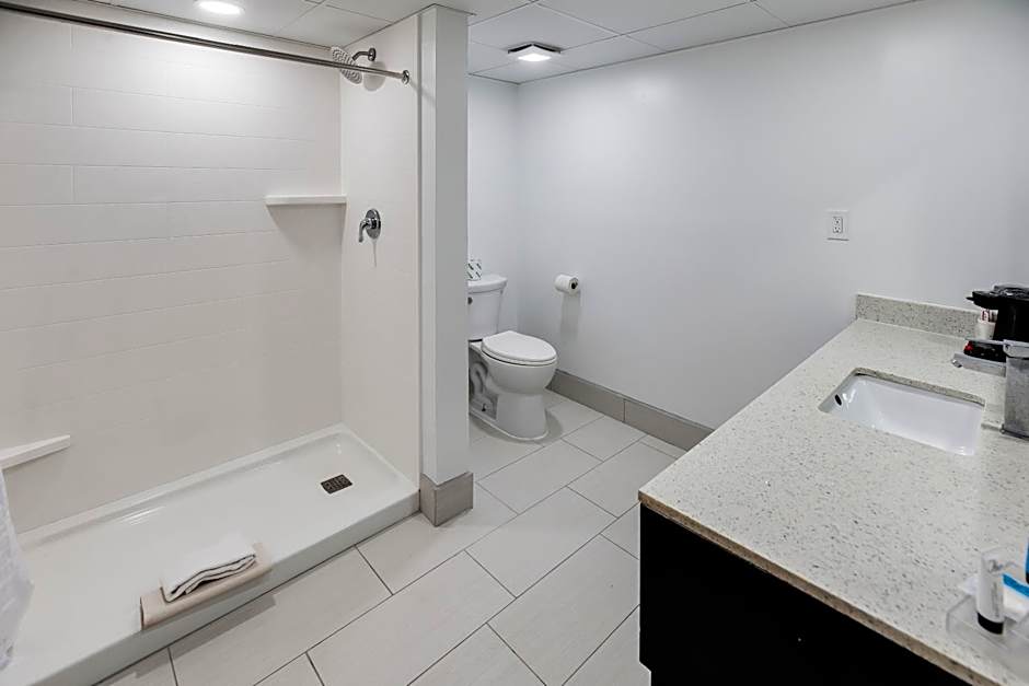 Blu Atlantic Hotel & Suites