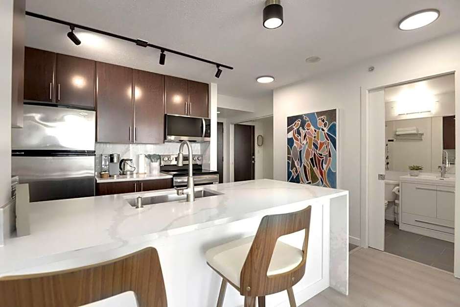 Luxary Condo Downtown Vancouver with free parking
